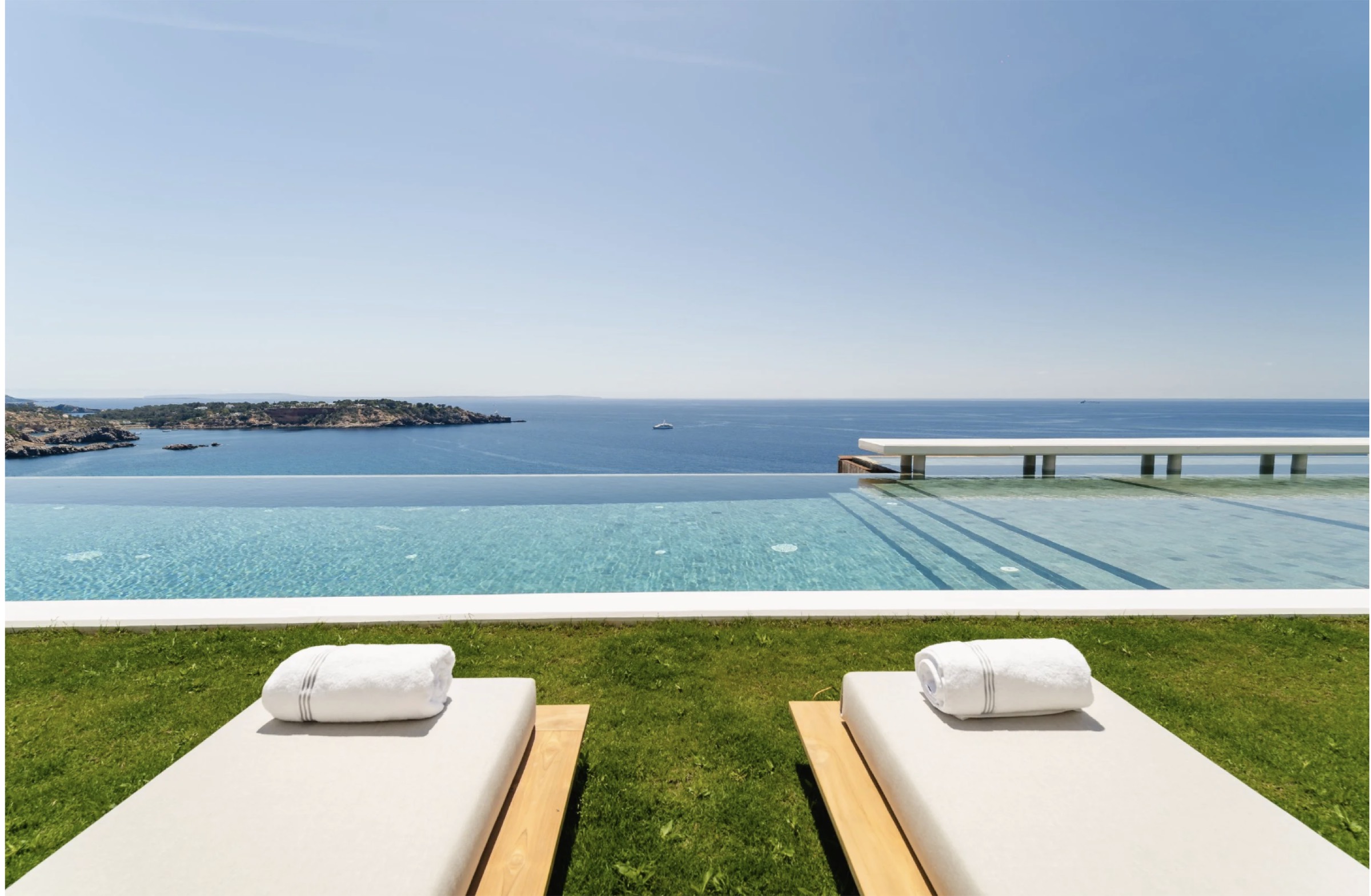 A private infinity pool overlooking the coast of Ibiza